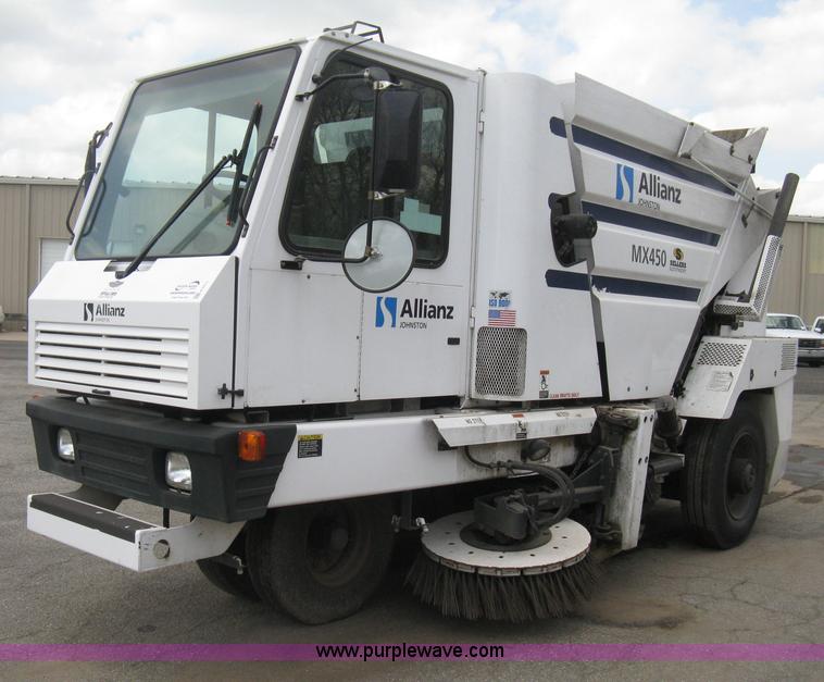 image for item E3472 2006 Allianz MX450 street sweeper
