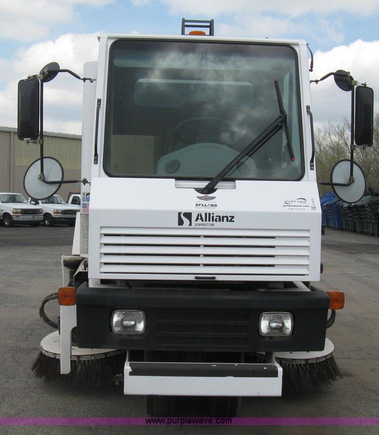 image for item E3472 2006 Allianz MX450 street sweeper