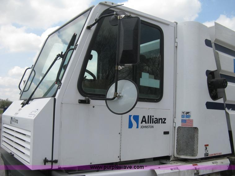 image for item E3472 2006 Allianz MX450 street sweeper