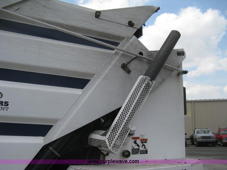 image for item E3472 2006 Allianz MX450 street sweeper