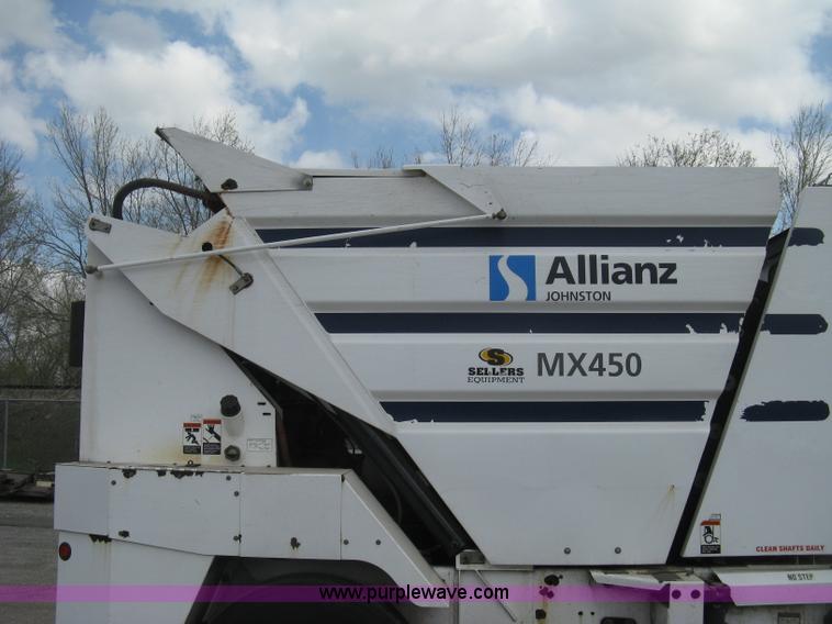image for item E3472 2006 Allianz MX450 street sweeper