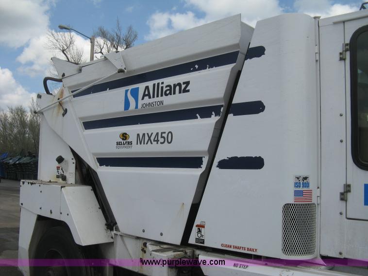 image for item E3472 2006 Allianz MX450 street sweeper