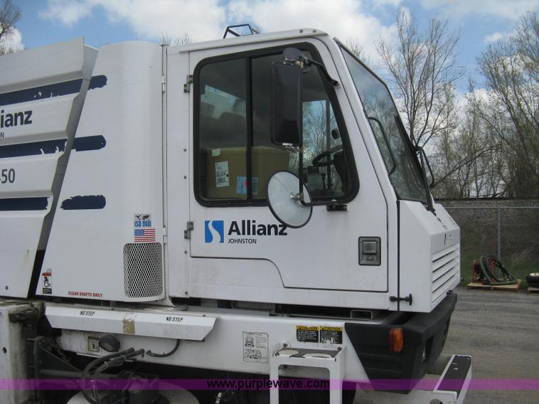 image for item E3472 2006 Allianz MX450 street sweeper