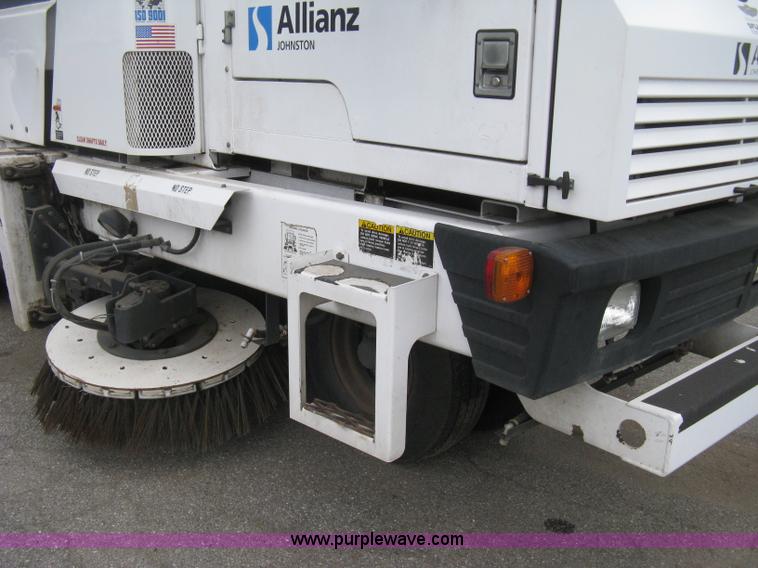 image for item E3472 2006 Allianz MX450 street sweeper