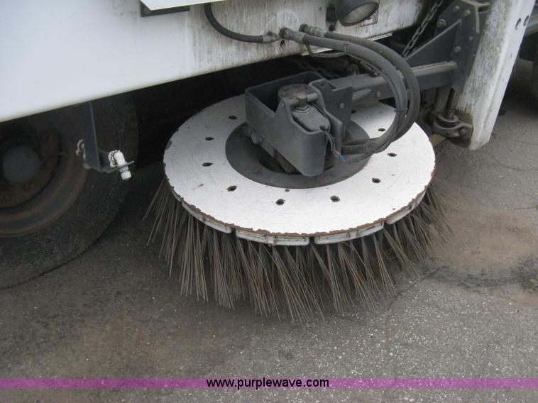 image for item E3472 2006 Allianz MX450 street sweeper