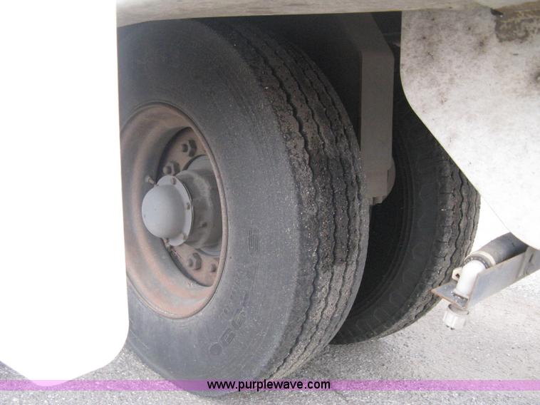 image for item E3472 2006 Allianz MX450 street sweeper