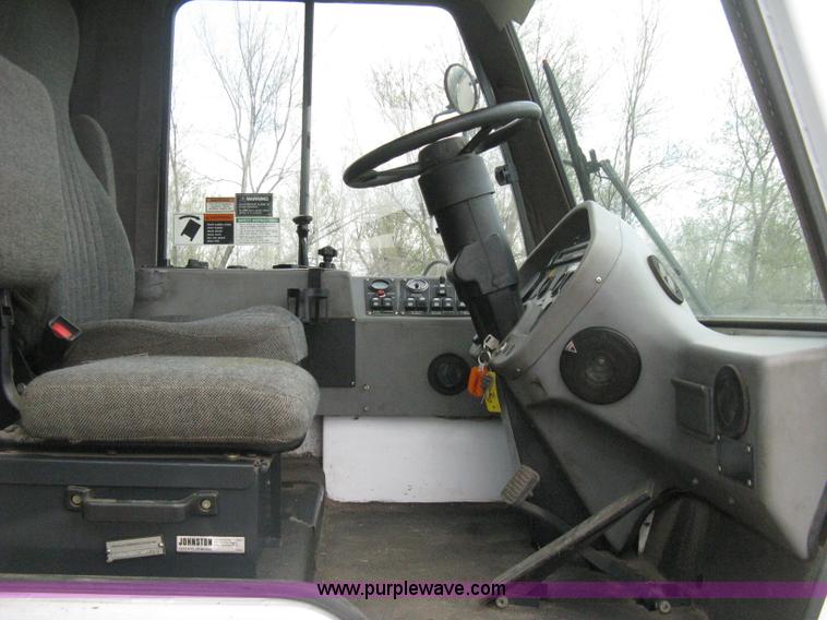 image for item E3472 2006 Allianz MX450 street sweeper