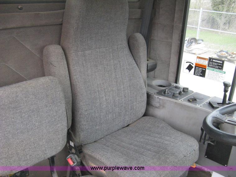 image for item E3472 2006 Allianz MX450 street sweeper