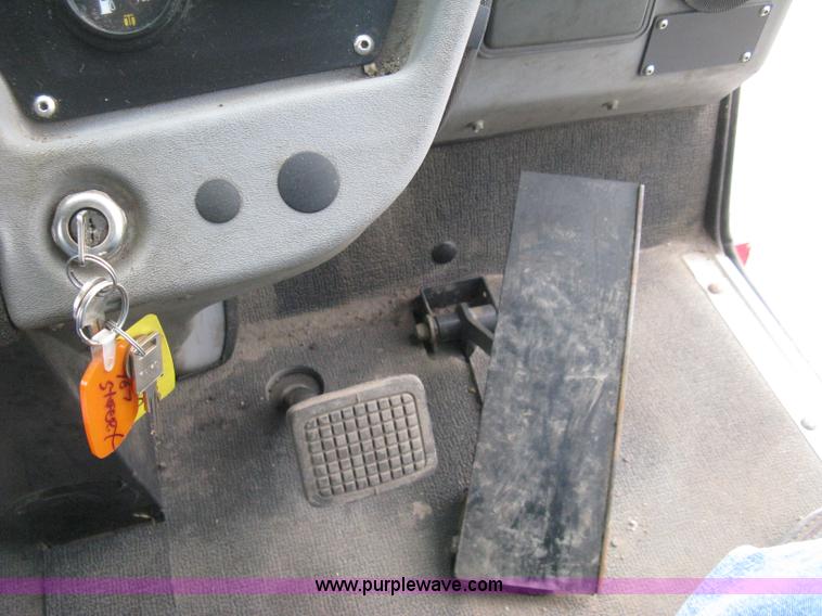 image for item E3472 2006 Allianz MX450 street sweeper