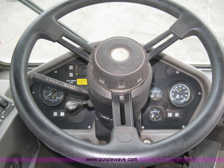 image for item E3472 2006 Allianz MX450 street sweeper