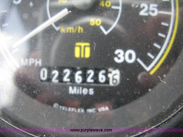 image for item E3472 2006 Allianz MX450 street sweeper