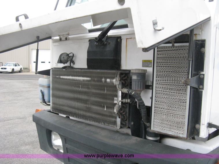 image for item E3472 2006 Allianz MX450 street sweeper