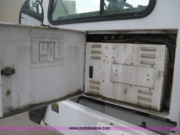 image for item E3472 2006 Allianz MX450 street sweeper