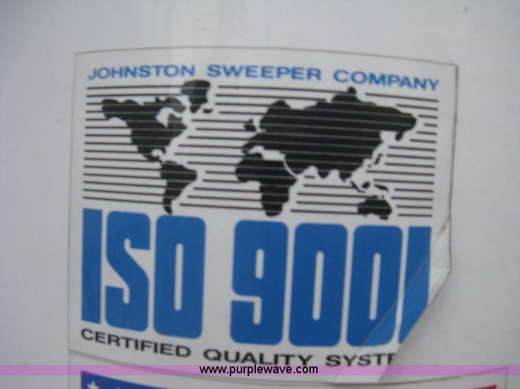 image for item E3472 2006 Allianz MX450 street sweeper