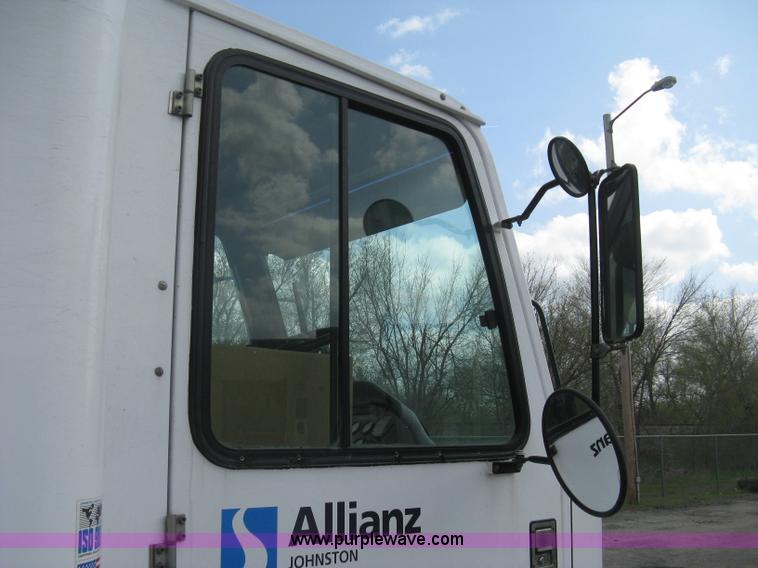 image for item E3472 2006 Allianz MX450 street sweeper