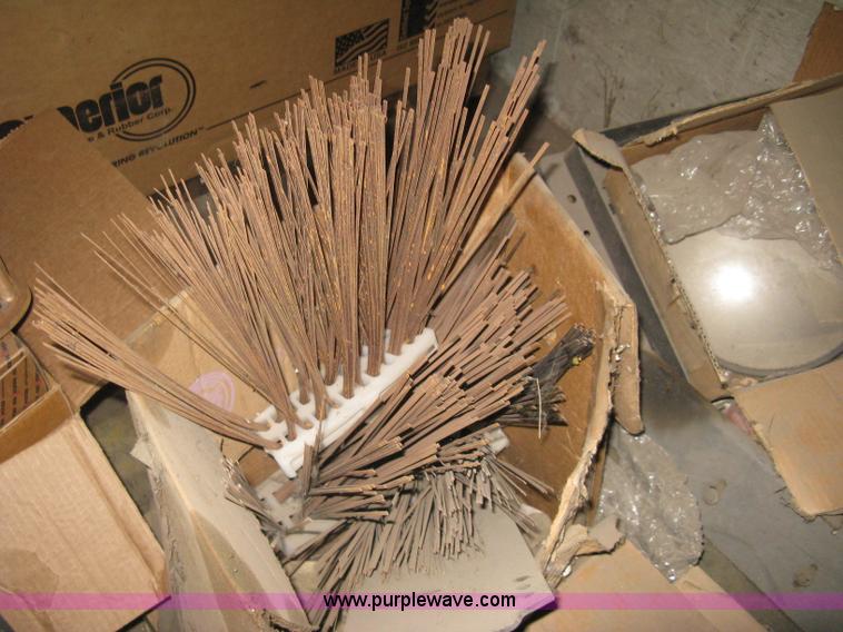 image for item E3472 2006 Allianz MX450 street sweeper