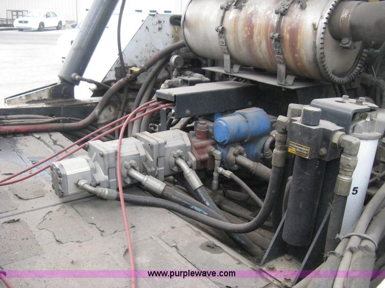 image for item E3472 2006 Allianz MX450 street sweeper