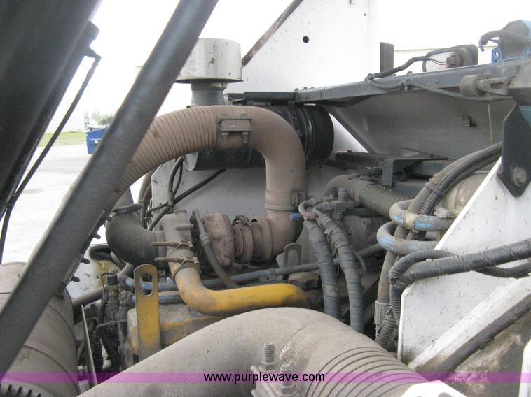 image for item E3472 2006 Allianz MX450 street sweeper