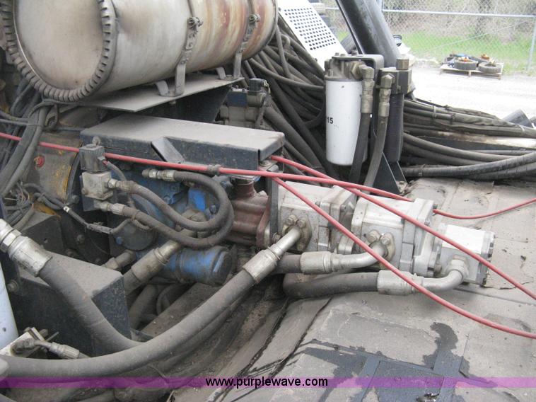 image for item E3472 2006 Allianz MX450 street sweeper