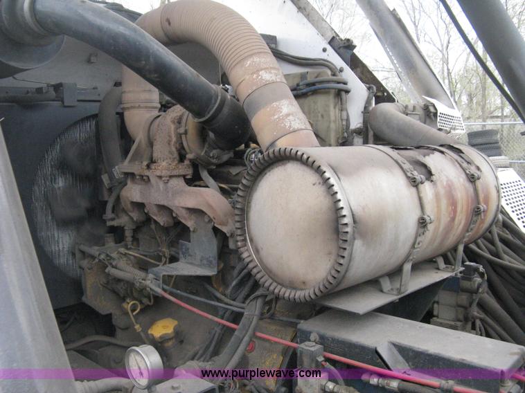 image for item E3472 2006 Allianz MX450 street sweeper