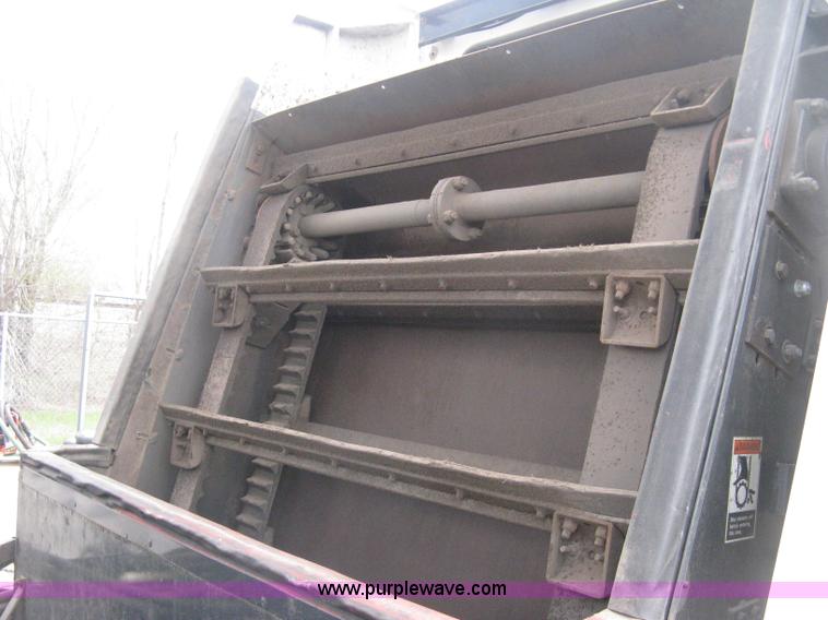 image for item E3472 2006 Allianz MX450 street sweeper