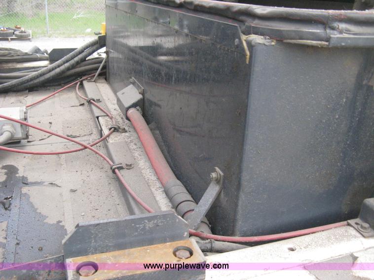 image for item E3472 2006 Allianz MX450 street sweeper