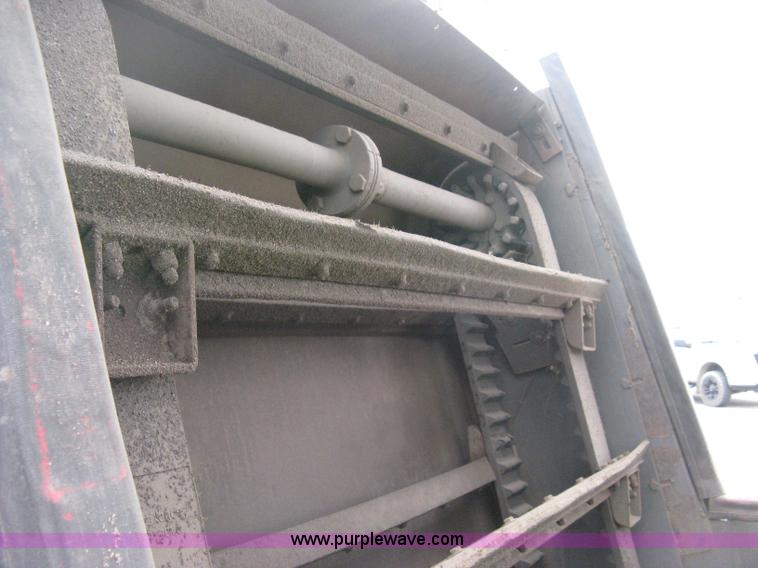 image for item E3472 2006 Allianz MX450 street sweeper