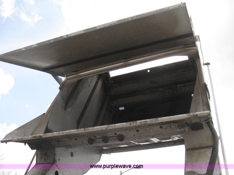 image for item E3472 2006 Allianz MX450 street sweeper