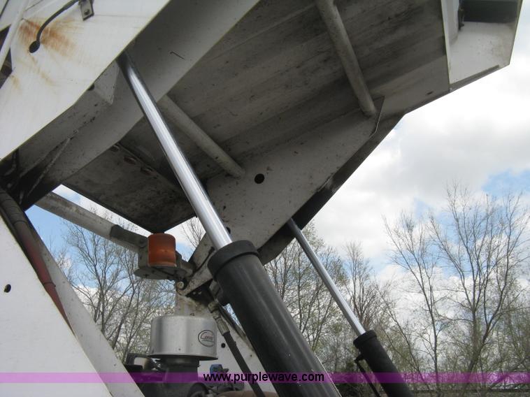 image for item E3472 2006 Allianz MX450 street sweeper