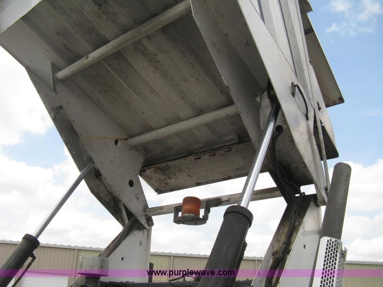 image for item E3472 2006 Allianz MX450 street sweeper