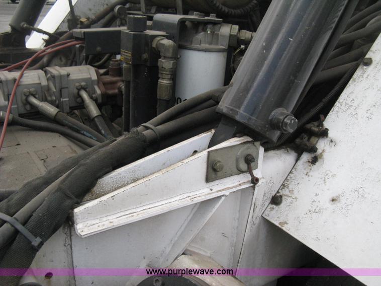 image for item E3472 2006 Allianz MX450 street sweeper