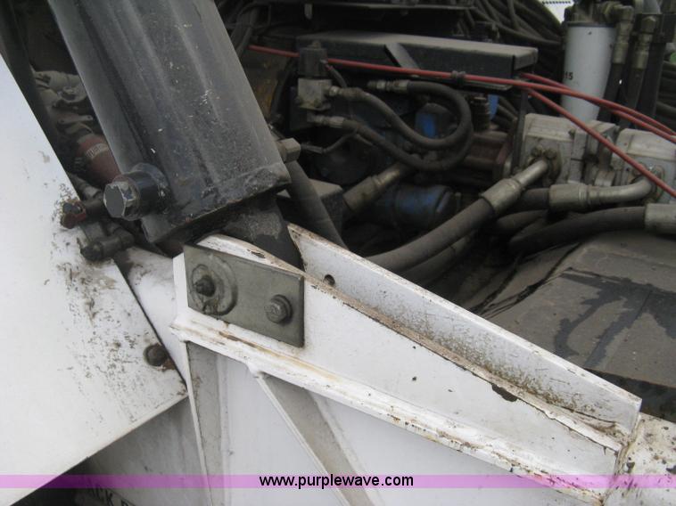 image for item E3472 2006 Allianz MX450 street sweeper