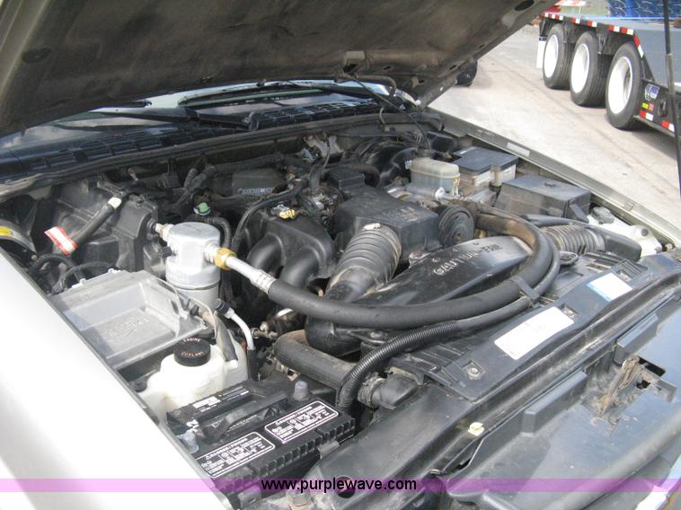 image for item E3473 1999 Chevrolet S10 Extended Cab pickup truck