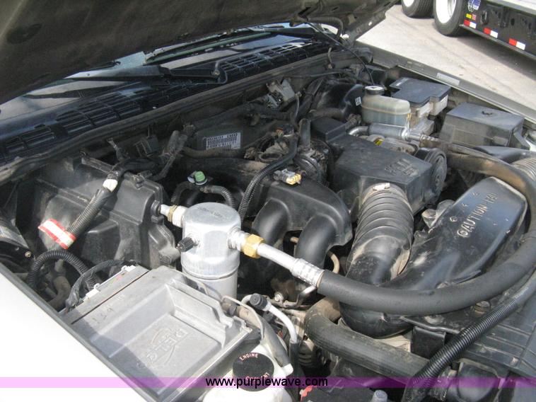 image for item E3473 1999 Chevrolet S10 Extended Cab pickup truck