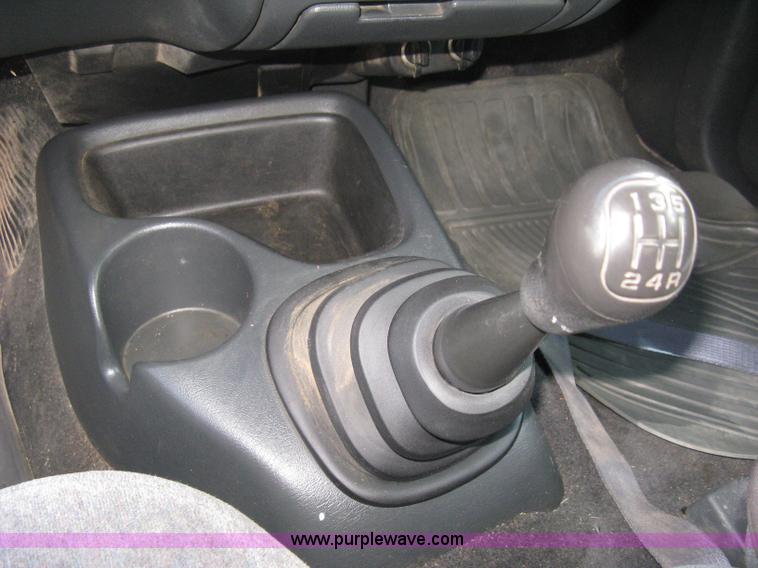 image for item E3473 1999 Chevrolet S10 Extended Cab pickup truck