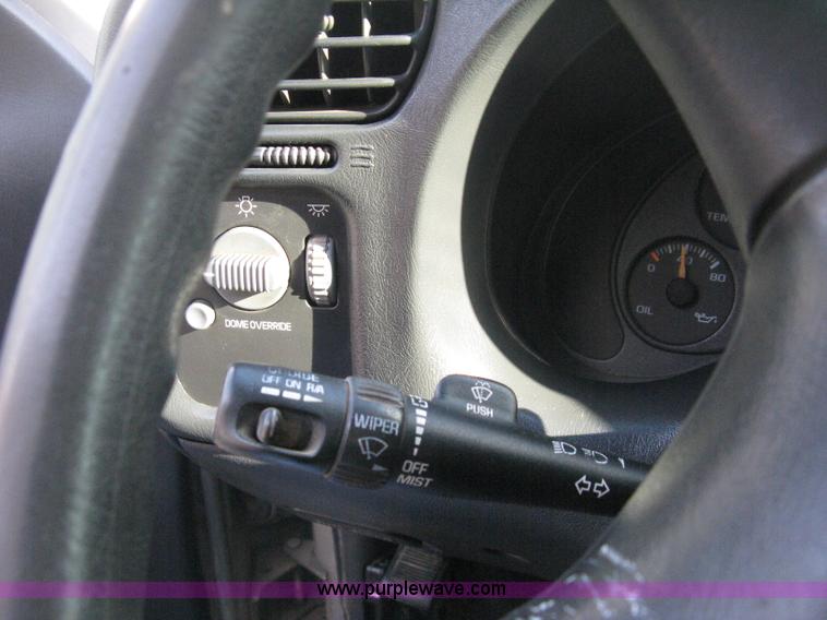 image for item E3473 1999 Chevrolet S10 Extended Cab pickup truck