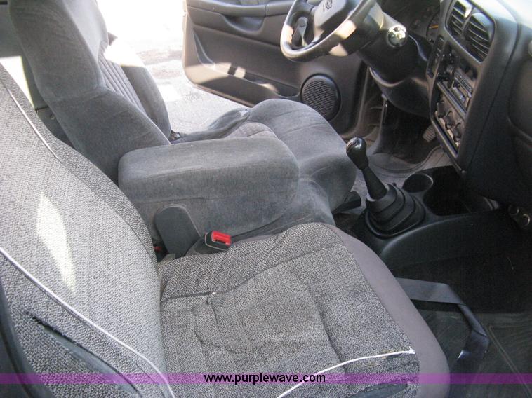 image for item E3473 1999 Chevrolet S10 Extended Cab pickup truck