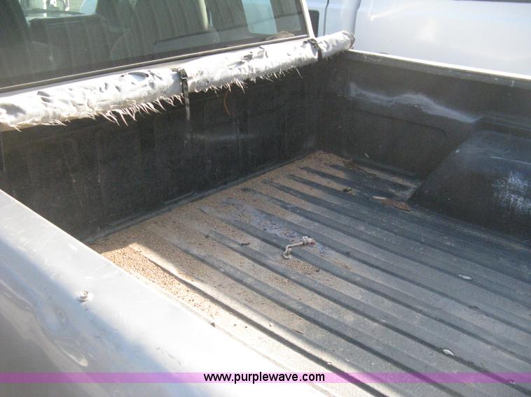 image for item E3473 1999 Chevrolet S10 Extended Cab pickup truck