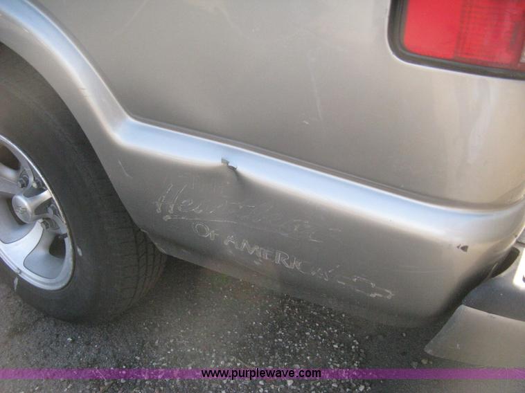 image for item E3473 1999 Chevrolet S10 Extended Cab pickup truck