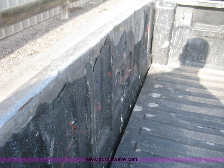 image for item E3473 1999 Chevrolet S10 Extended Cab pickup truck