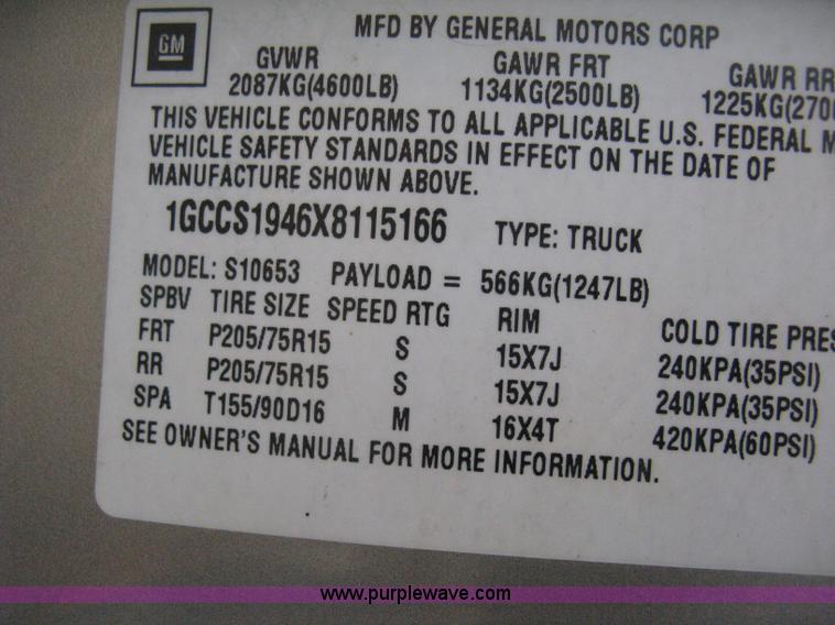 image for item E3473 1999 Chevrolet S10 Extended Cab pickup truck