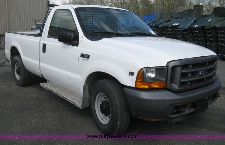 image for item E3474 2000 Ford F250 XLT Super Duty pickup truck