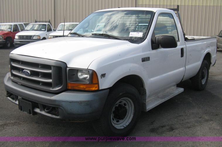 image for item E3474 2000 Ford F250 XLT Super Duty pickup truck