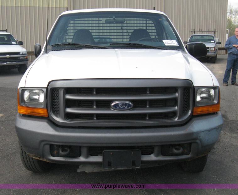 image for item E3474 2000 Ford F250 XLT Super Duty pickup truck