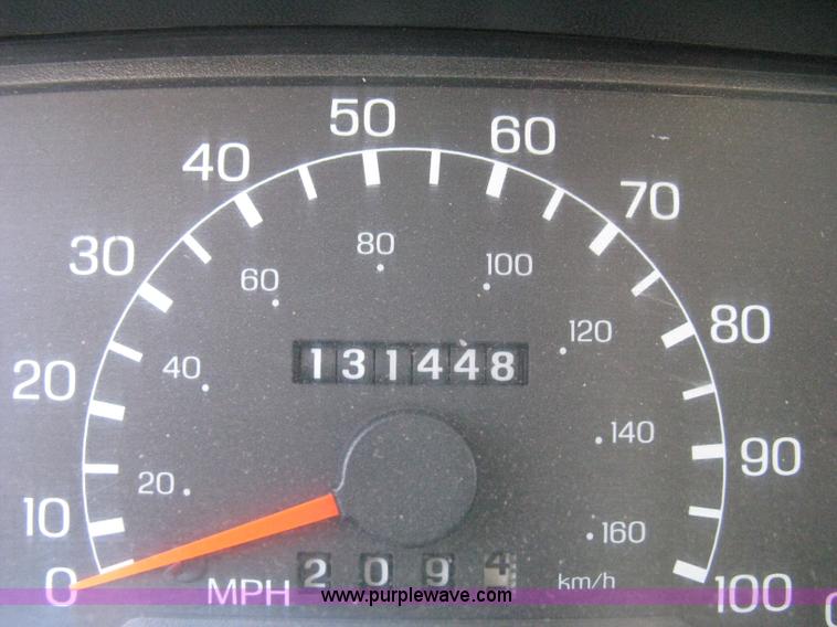 image for item E3474 2000 Ford F250 XLT Super Duty pickup truck