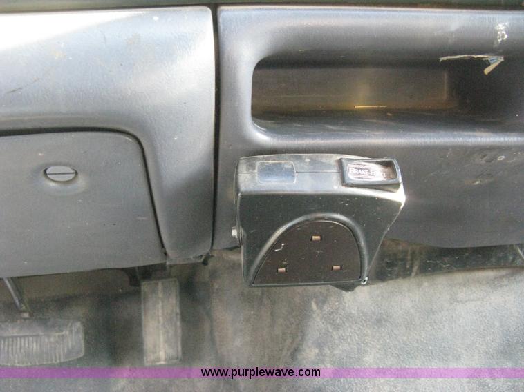 image for item E3474 2000 Ford F250 XLT Super Duty pickup truck