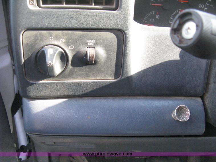 image for item E3474 2000 Ford F250 XLT Super Duty pickup truck