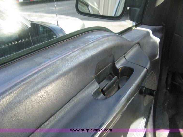 image for item E3474 2000 Ford F250 XLT Super Duty pickup truck