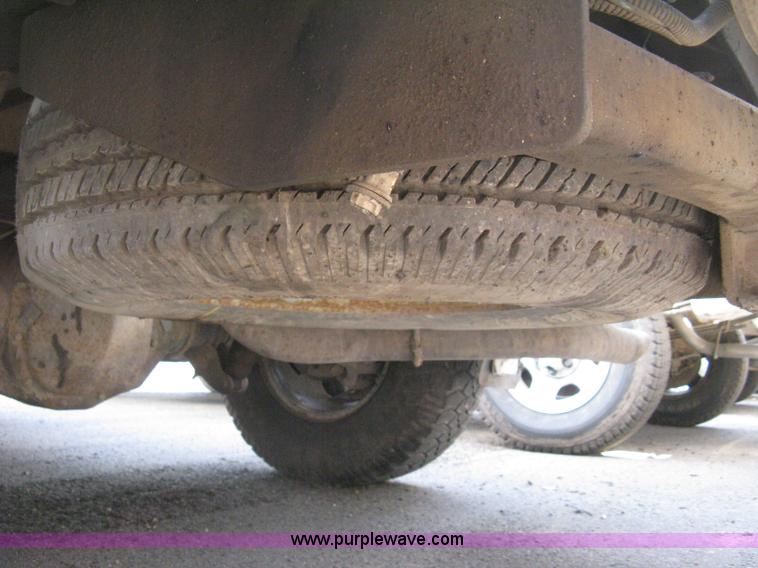 image for item E3474 2000 Ford F250 XLT Super Duty pickup truck