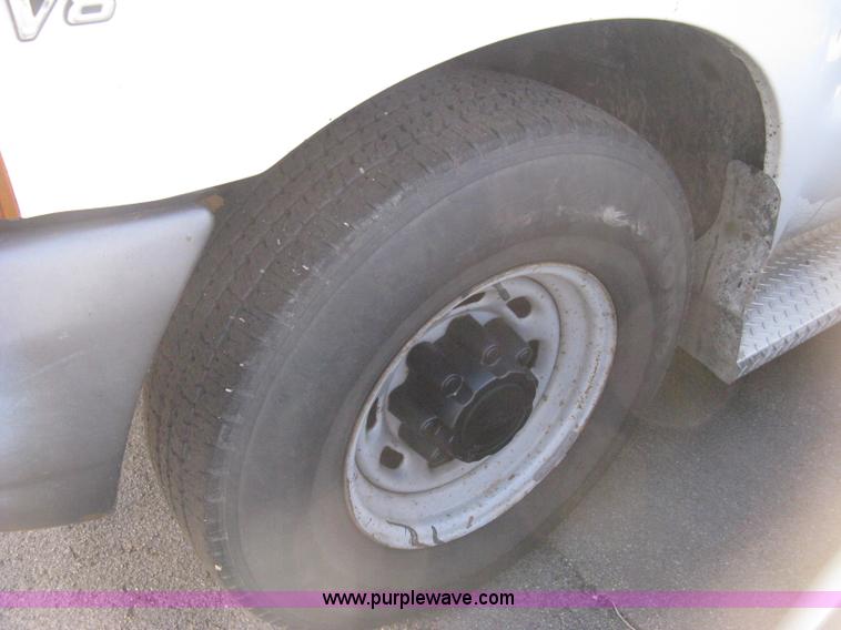 image for item E3474 2000 Ford F250 XLT Super Duty pickup truck